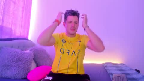 Snapshot of johnycooper08 chatting on 07-16-26, 12:33 johnycooper08 online show from 07-16-26, 12:33