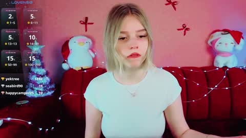 Snapshot of joice_queen chatting on 12-26-24, 11:24 Paula online show from 12-26-24, 11:24
