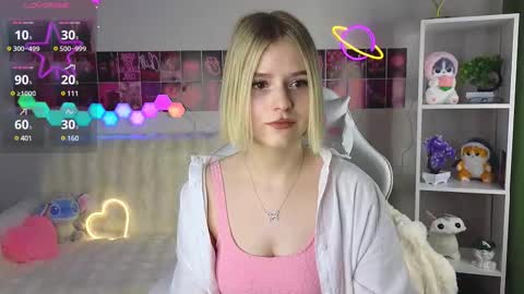 Snapshot of joice_queen chatting on 02-14-25, 10:04 Paula online show from 02-14-25, 10:04