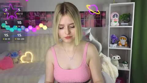 Snapshot of joice_queen chatting on 02-15-25, 01:10 Paula online show from 02-15-25, 01:10