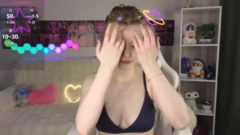 Snapshot of joice_queen chatting on 02-16-25, 03:47 Paula online show from 02-16-25, 03:47