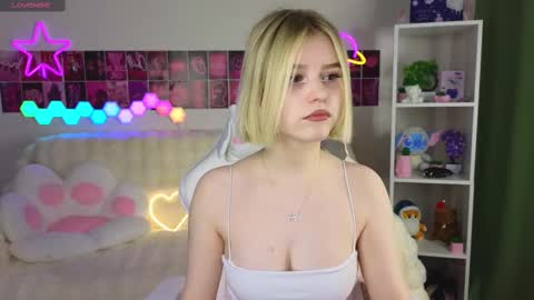 Snapshot of joice_queen chatting on 02-20-25, 10:26 Paula online show from 02-20-25, 10:26