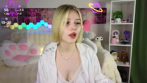 Snapshot of joice_queen chatting on 03-04-25, 03:55 Paula online show from 03-04-25, 03:55