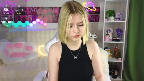 Snapshot of joice_queen chatting on 03-09-25, 01:46 Paula online show from 03-09-25, 01:46