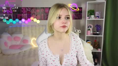 Snapshot of joice_queen chatting on 03-12-25, 11:33 Paula online show from 03-12-25, 11:33
