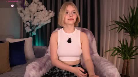 Snapshot of joice_queen chatting on 09-12-25, 02:22 Paula online show from 09-12-25, 02:22