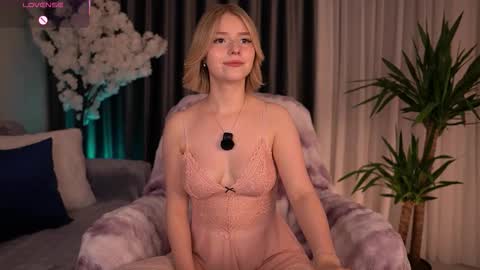 Snapshot of joice_queen chatting on 09-21-25, 02:46 Paula online show from 09-21-25, 02:46