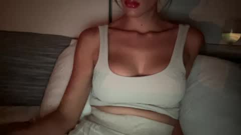 jojoxoxox24 online show from 09-21-25, 02:35