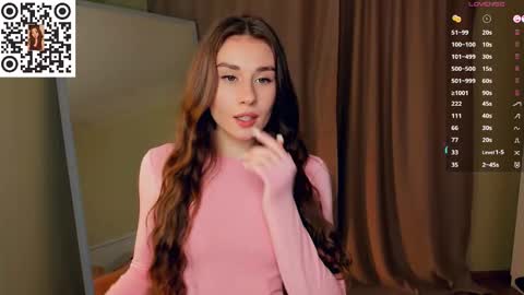 Snapshot of jolenerappleye chatting on 11-08-25, 05:07 Emma online show from 11-08-25, 05:07