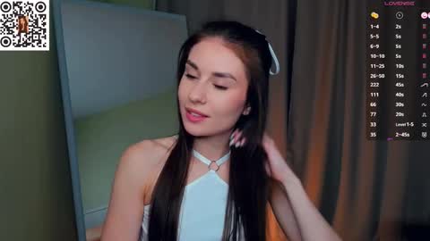 Snapshot of jolenerappleye chatting on 11-11-25, 05:40 Emma online show from 11-11-25, 05:40