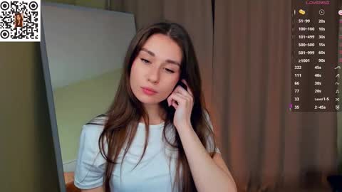 Snapshot of jolenerappleye chatting on 11-14-25, 05:17 Emma online show from 11-14-25, 05:17