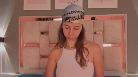 jolie_lov online show from 09-23-25, 01:14