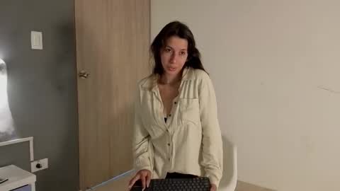 jolie_lov online show from 10-06-25, 01:08