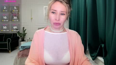 Jolie Ozolla online show from 12-08-24, 03:56