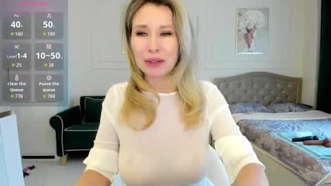 Snapshot of jolie_ozolla chatting on 10-13-25, 10:59 Jolie Ozolla online show from 10-13-25, 10:59