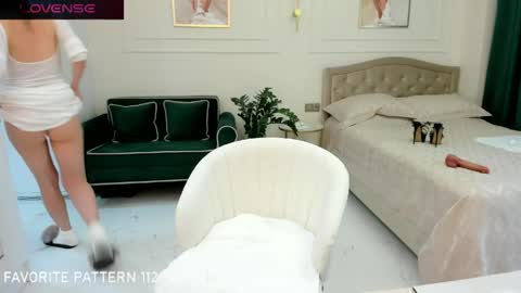 Snapshot of jolie_ozolla chatting on 04-17-26, 01:58 Jolie Ozolla online show from 04-17-26, 01:58
