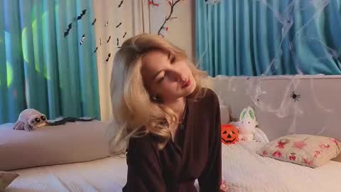 Viola online show from 10-30-25, 11:11