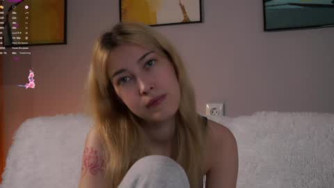 Snapshot of jolyndeb chatting on 04-08-26, 01:55 Viola online show from 04-08-26, 01:55