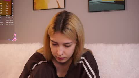 Snapshot of jolyndeb chatting on 04-10-26, 01:16 Viola online show from 04-10-26, 01:16