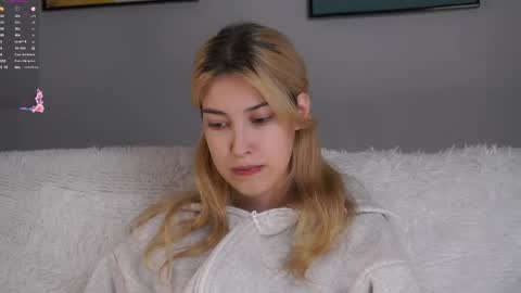 Snapshot of jolyndeb chatting on 04-19-26, 06:10 Viola online show from 04-19-26, 06:10