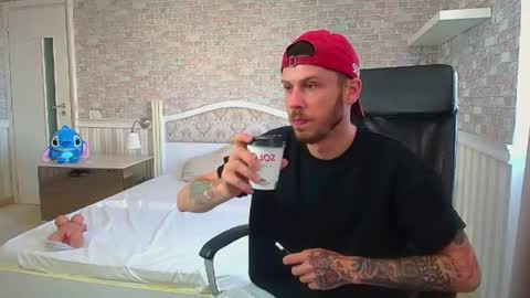 Snapshot of jonahshaw chatting on 07-12-26, 04:47 JonahShaw online show from 07-12-26, 04:47