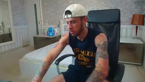 Snapshot of jonahshaw chatting on 07-16-26, 04:07 JonahShaw online show from 07-16-26, 04:07