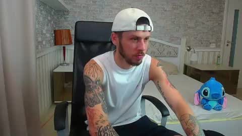 Snapshot of jonahshaw chatting on 07-18-26, 04:49 JonahShaw online show from 07-18-26, 04:49