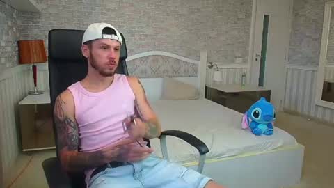 Snapshot of jonahshaw chatting on 07-19-26, 04:27 JonahShaw online show from 07-19-26, 04:27