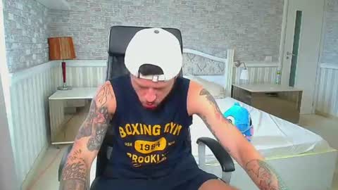 Snapshot of jonahshaw chatting on 07-20-26, 10:39 JonahShaw online show from 07-20-26, 10:39
