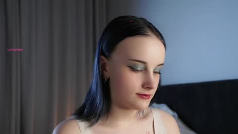 Snapshot of jonnienita chatting on 06-08-26, 01:44 Alice online show from 06-08-26, 01:44