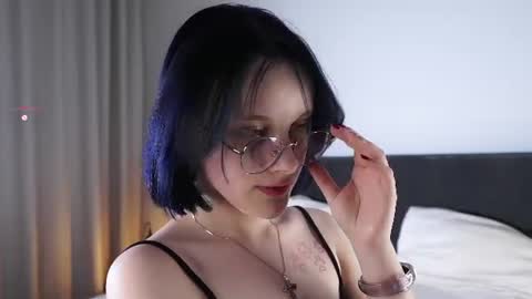 Snapshot of jonnienita chatting on 06-14-26, 12:18 Alice online show from 06-14-26, 12:18