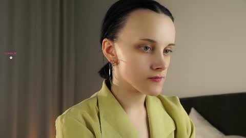 Snapshot of jonnienita chatting on 06-20-26, 12:19 Alice online show from 06-20-26, 12:19