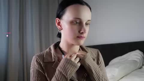 Snapshot of jonnienita chatting on 06-22-26, 12:13 Alice online show from 06-22-26, 12:13