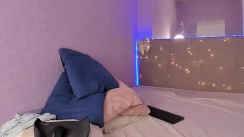 Snapshot of josephinerowe chatting on 03-26-26, 02:44 Josephine online show from 03-26-26, 02:44