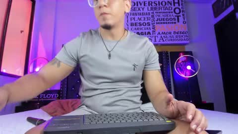 Snapshot of joshmiller___ chatting on 05-06-26, 06:57 joshmiller___ online show from 05-06-26, 06:57