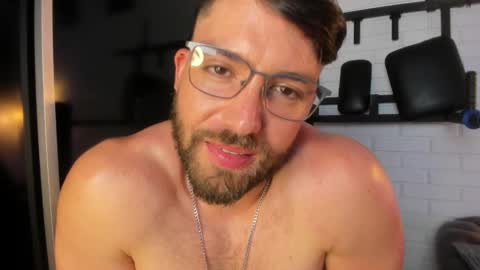 Snapshot of joshualyon chatting on 12-19-24, 02:12 Joshua The Lion online show from 12-19-24, 02:12