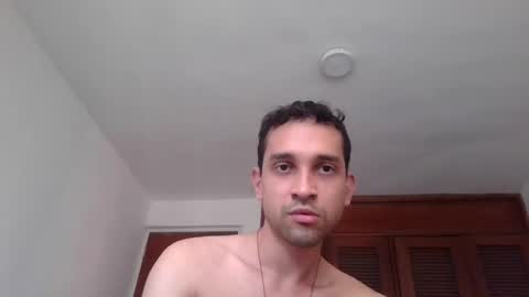 Snapshot of jovenvergonguapo09 chatting on 08-07-26, 12:29 Van Helsing online show from 08-07-26, 12:29