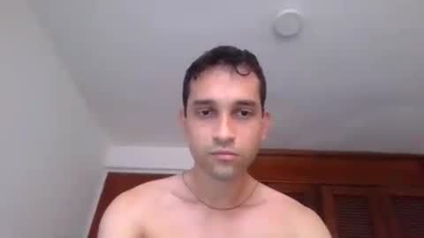 Snapshot of jovenvergonguapo09 chatting on 08-08-26, 11:45 Van Helsing online show from 08-08-26, 11:45