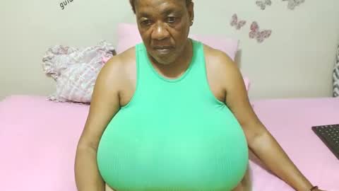 Snapshot of joycemando chatting on 02-06-25, 09:17 DairyQueen online show from 02-06-25, 09:17