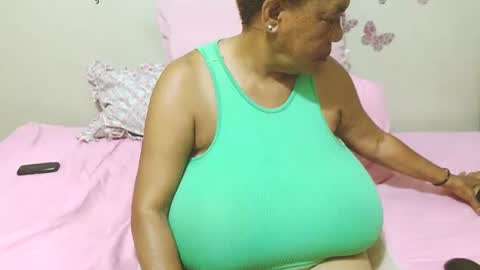 Snapshot of joycemando chatting on 02-07-25, 02:29 DairyQueen online show from 02-07-25, 02:29