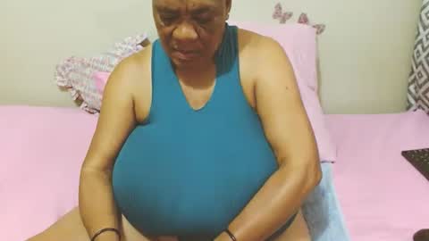 Snapshot of joycemando chatting on 02-13-25, 03:03 DairyQueen online show from 02-13-25, 03:03