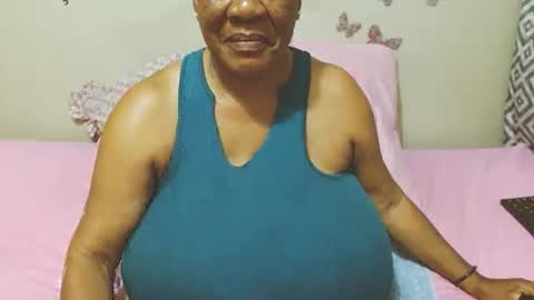 Snapshot of joycemando chatting on 02-13-25, 06:05 DairyQueen online show from 02-13-25, 06:05