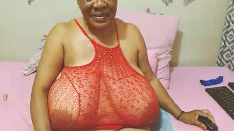 Snapshot of joycemando chatting on 02-14-25, 04:31 DairyQueen online show from 02-14-25, 04:31