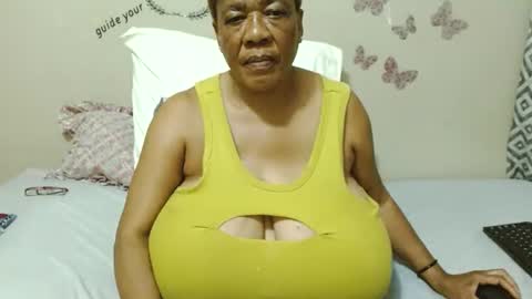 Snapshot of joycemando chatting on 02-16-25, 09:05 DairyQueen online show from 02-16-25, 09:05