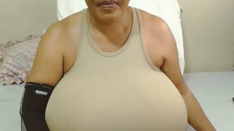 Snapshot of joycemando chatting on 02-17-25, 12:05 DairyQueen online show from 02-17-25, 12:05