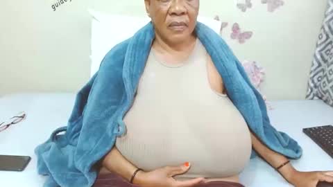 Snapshot of joycemando chatting on 02-19-25, 11:17 DairyQueen online show from 02-19-25, 11:17