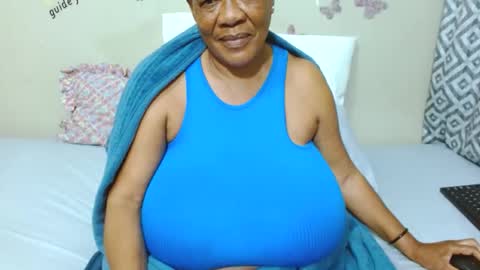 Snapshot of joycemando chatting on 02-20-25, 07:52 DairyQueen online show from 02-20-25, 07:52