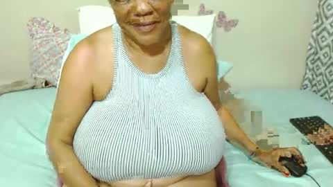 Snapshot of joycemando chatting on 03-04-25, 05:34 DairyQueen online show from 03-04-25, 05:34