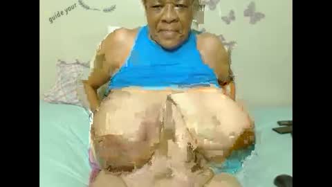 Snapshot of joycemando chatting on 03-06-25, 02:09 DairyQueen online show from 03-06-25, 02:09