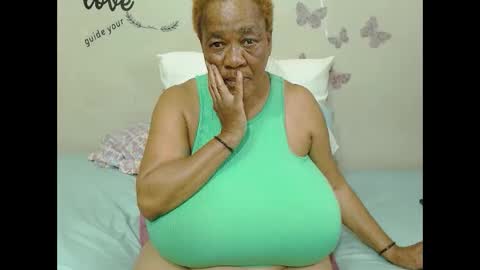 Snapshot of joycemando chatting on 03-07-25, 05:18 DairyQueen online show from 03-07-25, 05:18